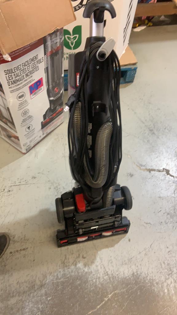 Hoover HooverUH75145CDIswivelPetVac High Performance Swivel Pet Upright Vacuum
