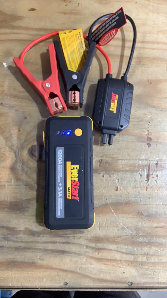 EverStart SS6LECA Lithium Jump Starter 1200 Amp